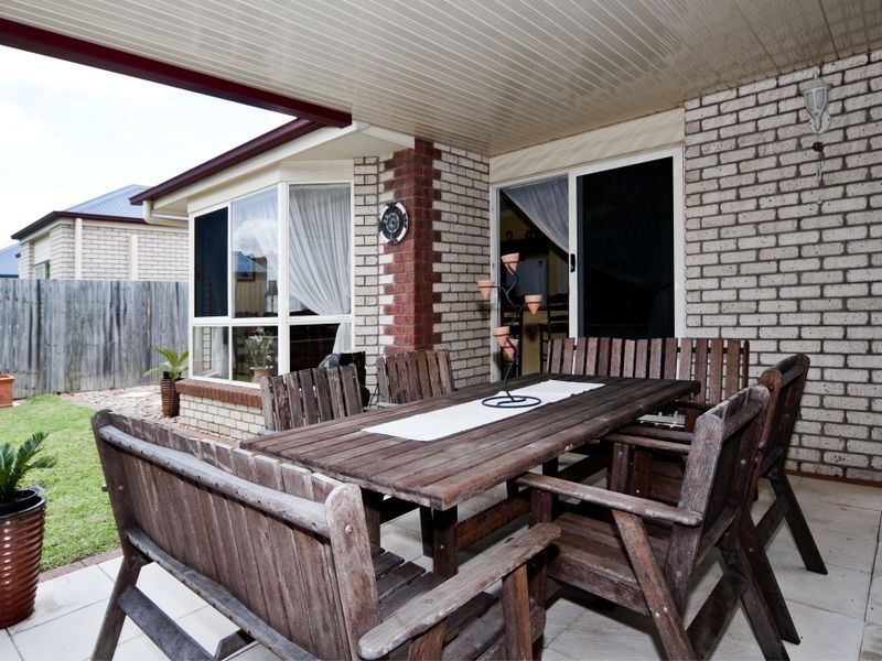 8 Mannix Place, Forest Lake QLD 4078
