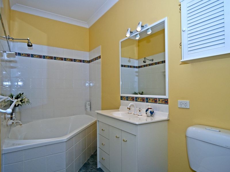 8 Mannix Place, Forest Lake QLD 4078