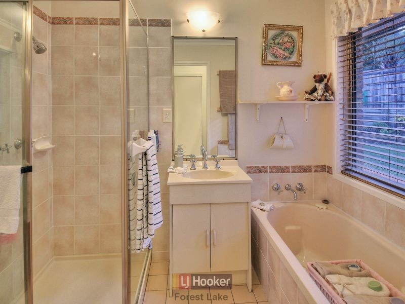 35 Serrata Circuit, Forest Lake QLD 4078