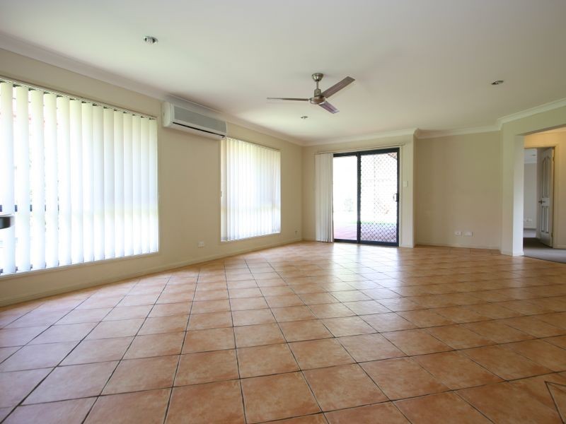 16 Robson Street, Forest Lake QLD 4078