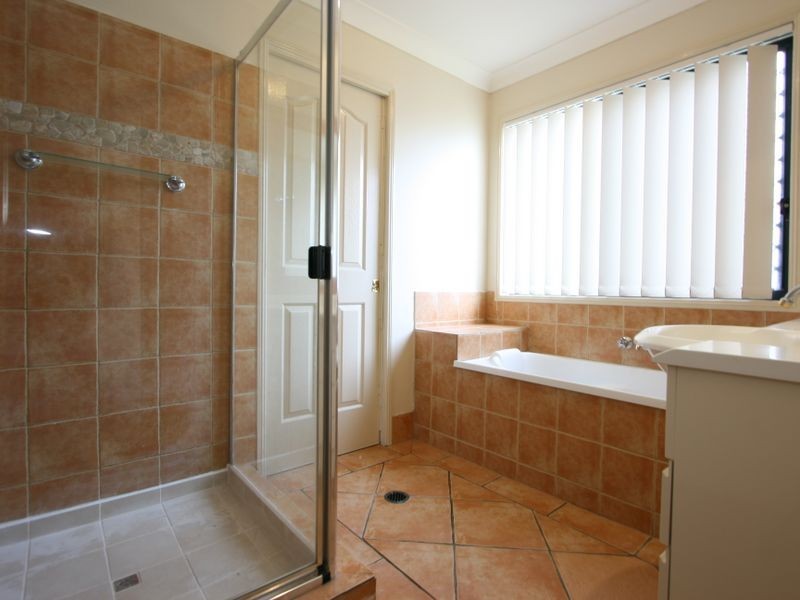 16 Robson Street, Forest Lake QLD 4078