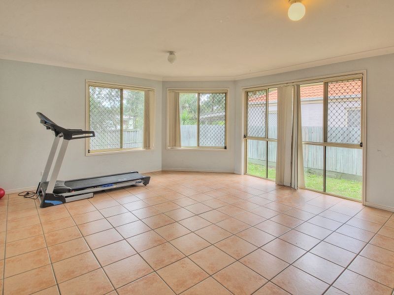 8 Taylor Place, Forest Lake QLD 4078