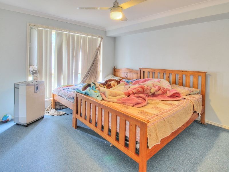 8 Taylor Place, Forest Lake QLD 4078