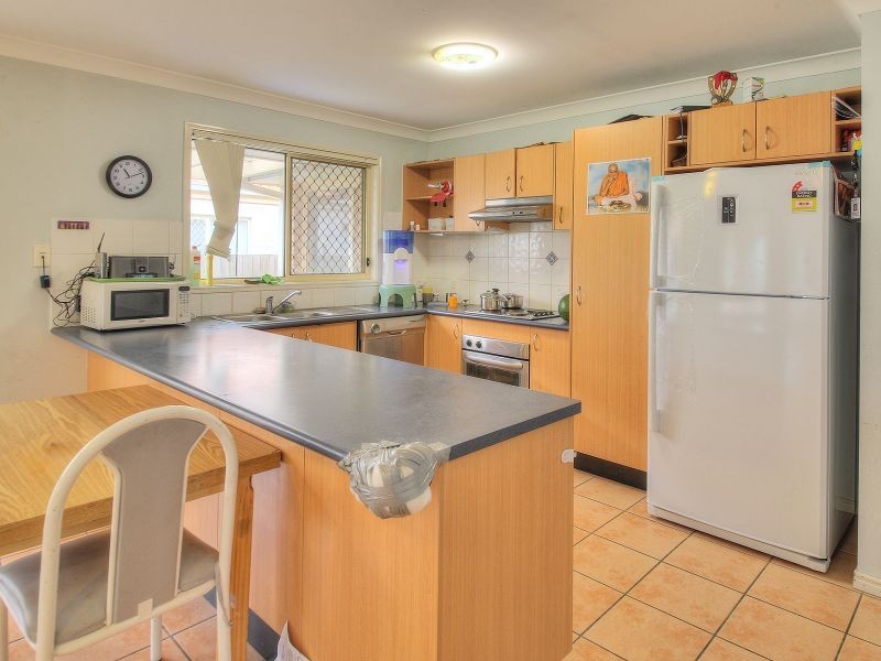 8 Taylor Place, Forest Lake QLD 4078