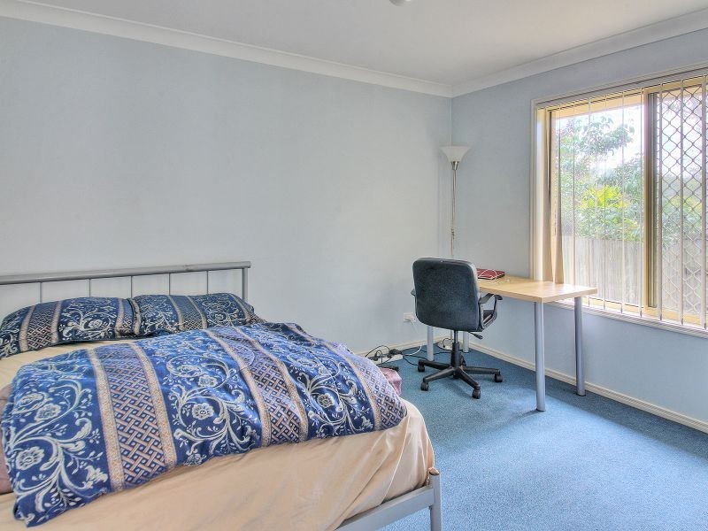 8 Taylor Place, Forest Lake QLD 4078