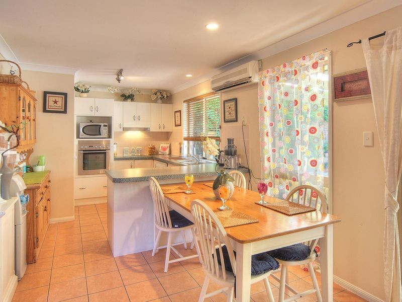 16 Phillip Place, Forest Lake QLD 4078