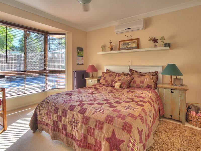 16 Phillip Place, Forest Lake QLD 4078