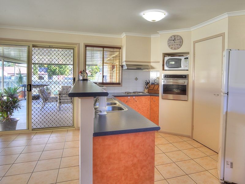 6 Newburn Street, Hillcrest QLD 4118
