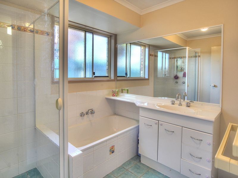 6 Newburn Street, Hillcrest QLD 4118