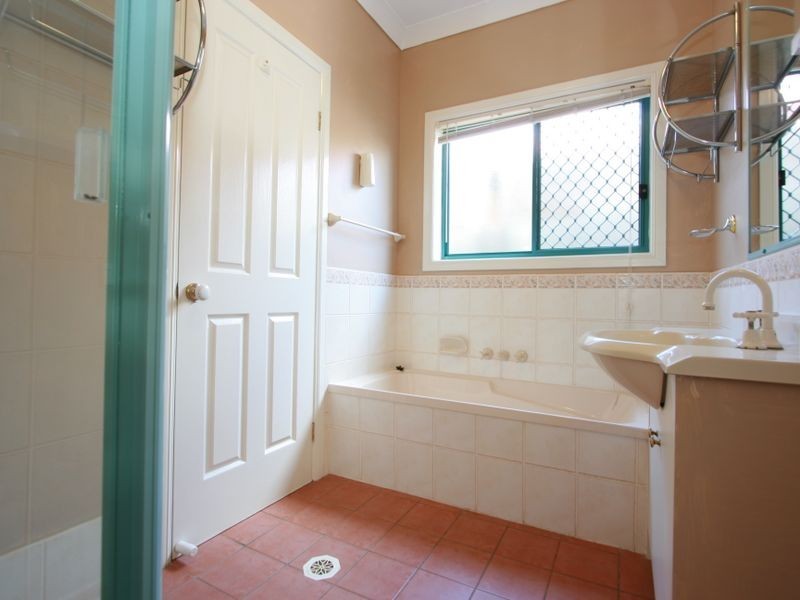 9 Queens Court, Forest Lake QLD 4078