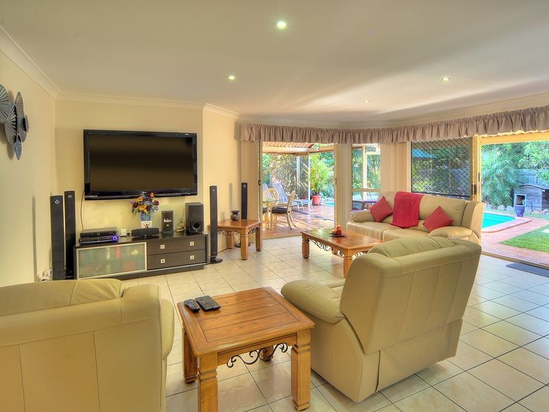 16 Regents Circuit, Forest Lake QLD 4078