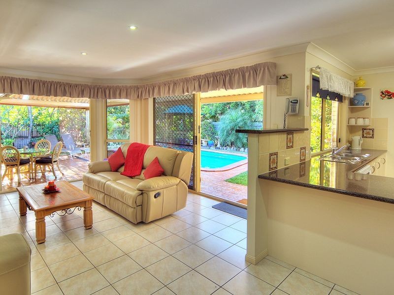 16 Regents Circuit, Forest Lake QLD 4078