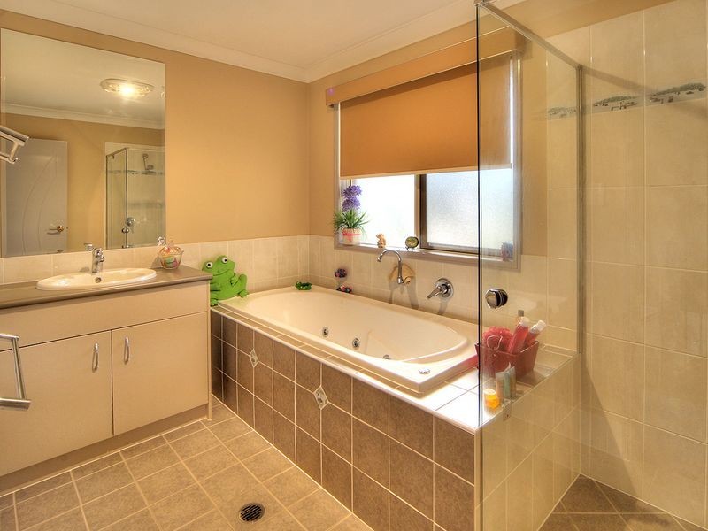 36 Degas Street, Forest Lake QLD 4078