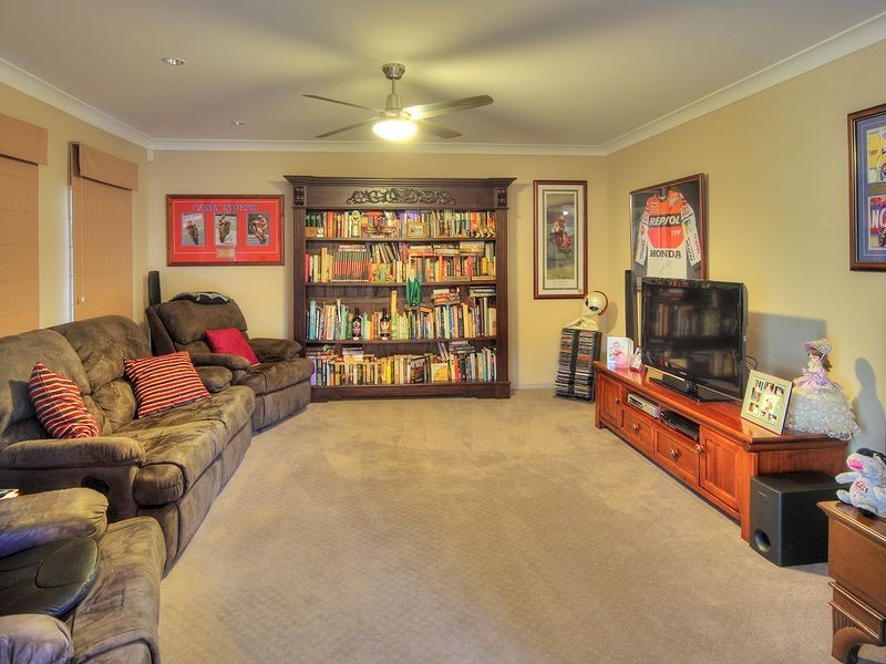 36 Degas Street, Forest Lake QLD 4078