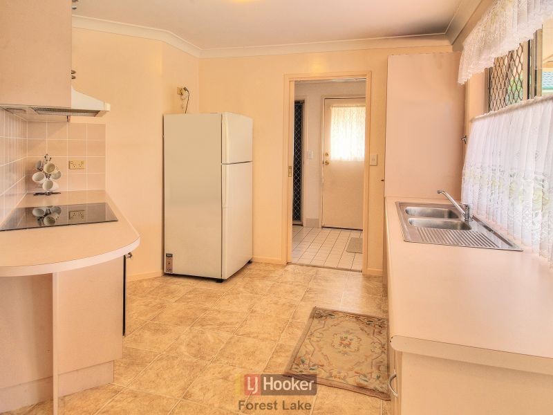 6 Jindabyne Circuit, Forest Lake QLD 4078
