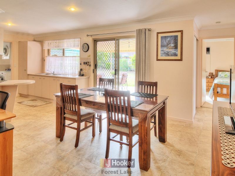 6 Jindabyne Circuit, Forest Lake QLD 4078