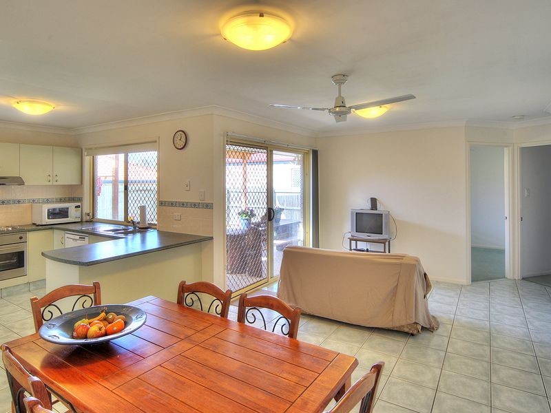 2 Ridgeway Street, Forest Lake QLD 4078