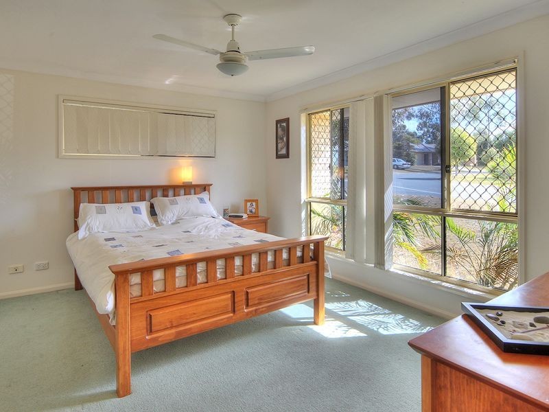 2 Ridgeway Street, Forest Lake QLD 4078