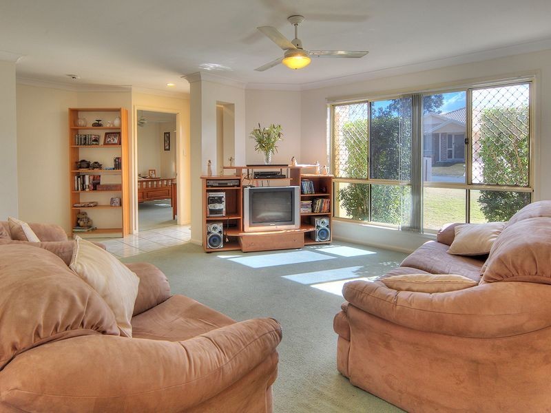 2 Ridgeway Street, Forest Lake QLD 4078