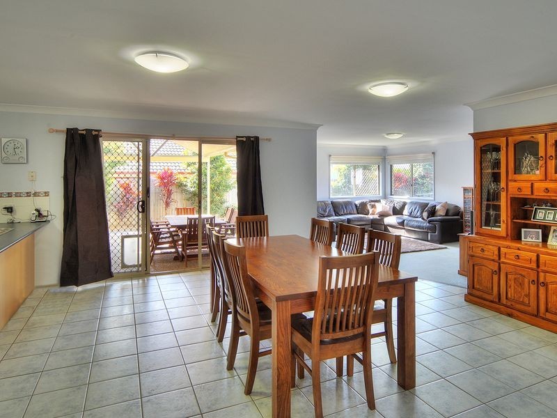 9 Robson Street, Forest Lake QLD 4078