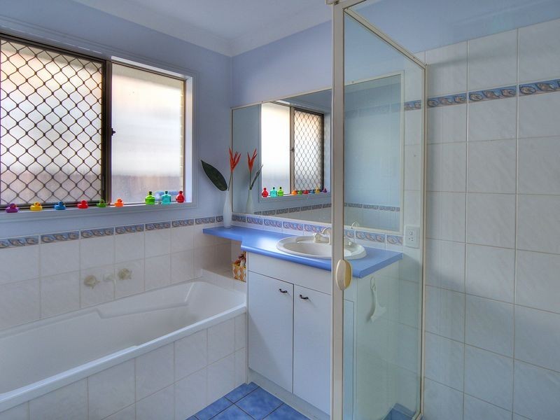 9 Robson Street, Forest Lake QLD 4078