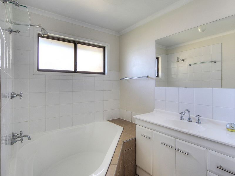 33 Parklands Drive, Boronia Heights QLD 4124