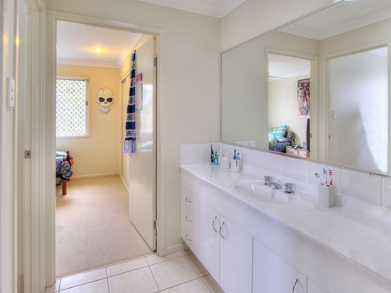 17 Periwinkle Lane, Springfield Lakes QLD 4300