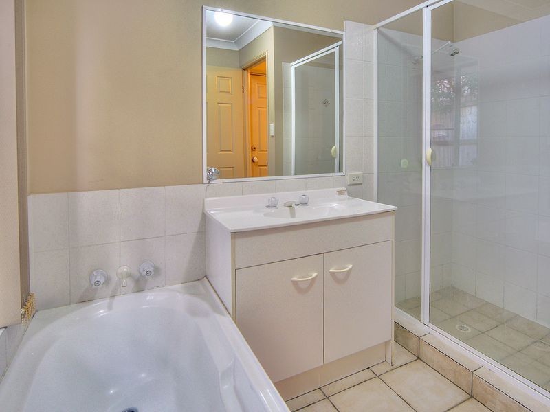 21 Paterson Place, Forest Lake QLD 4078