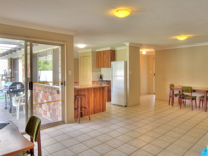 21 Paterson Place, Forest Lake QLD 4078