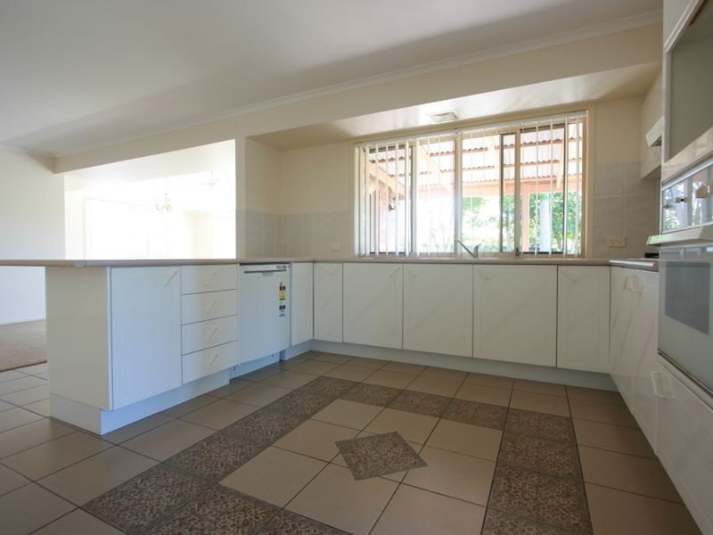 16 Baccata Place, Forest Lake QLD 4078