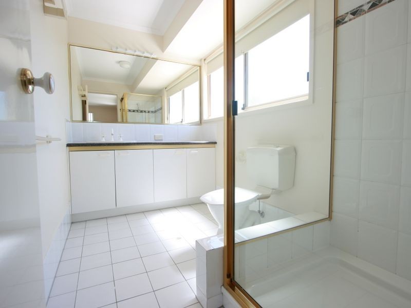 16 Baccata Place, Forest Lake QLD 4078