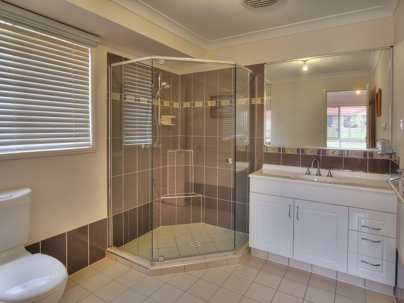 8 Daisy Place, Doolandella QLD 4077