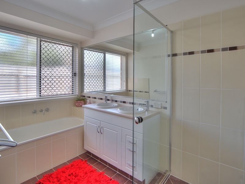 8 Daisy Place, Doolandella QLD 4077