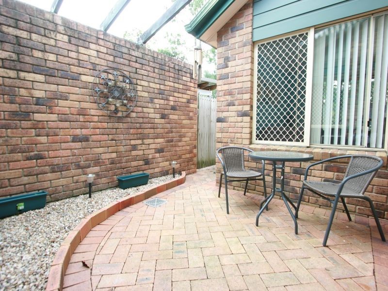 16 Hoop Place, Forest Lake QLD 4078