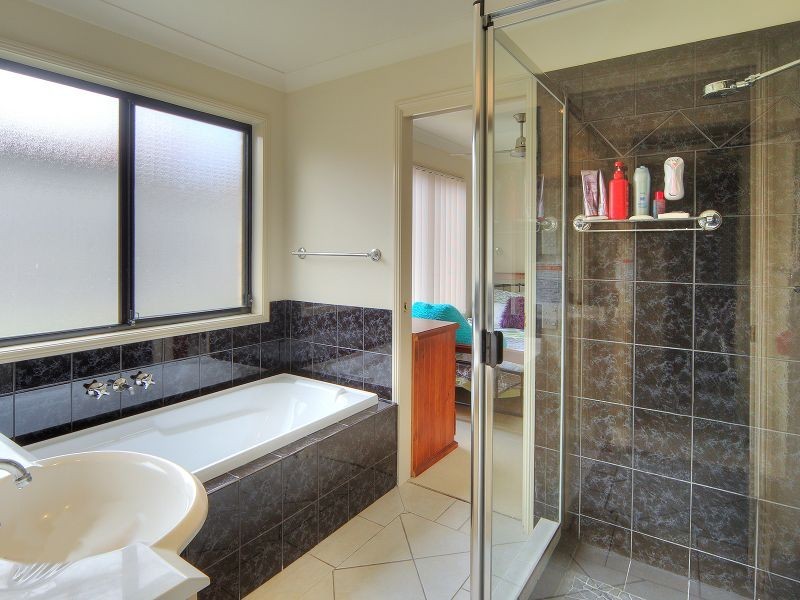 11 Rachele Close, Forest Lake QLD 4078