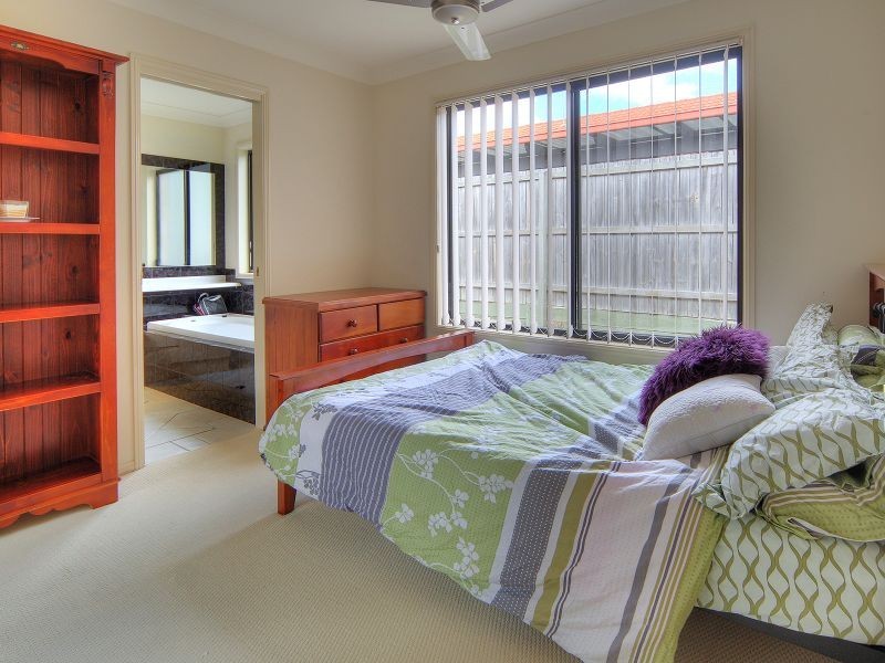 11 Rachele Close, Forest Lake QLD 4078