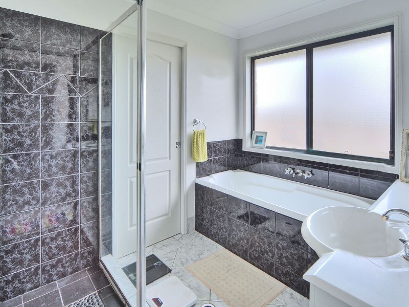 9 Greta Court, Camira QLD 4300