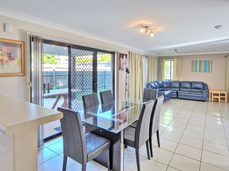 4 Lloyd Bird Crescent, Springfield Lakes QLD 4300