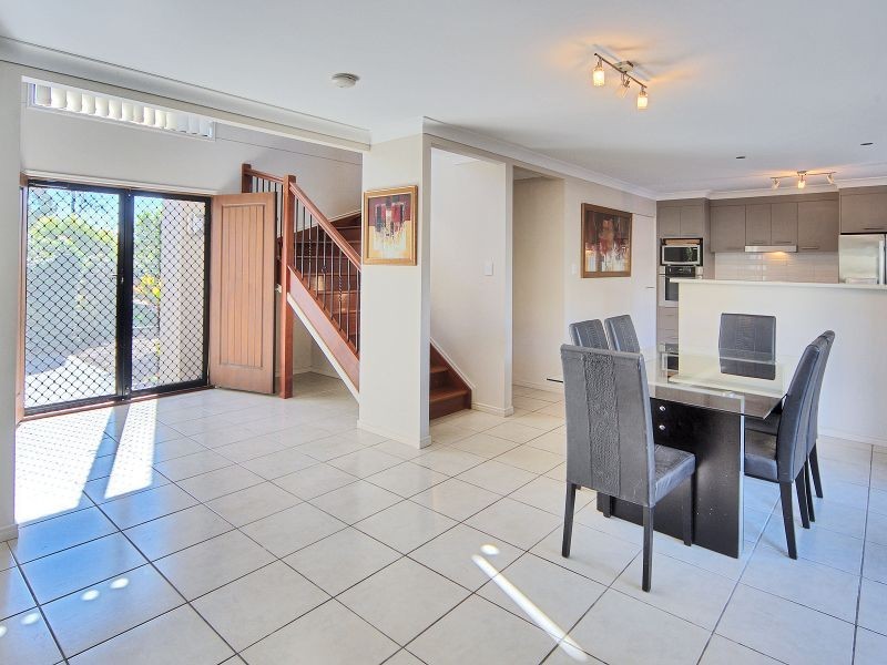 4 Lloyd Bird Crescent, Springfield Lakes QLD 4300