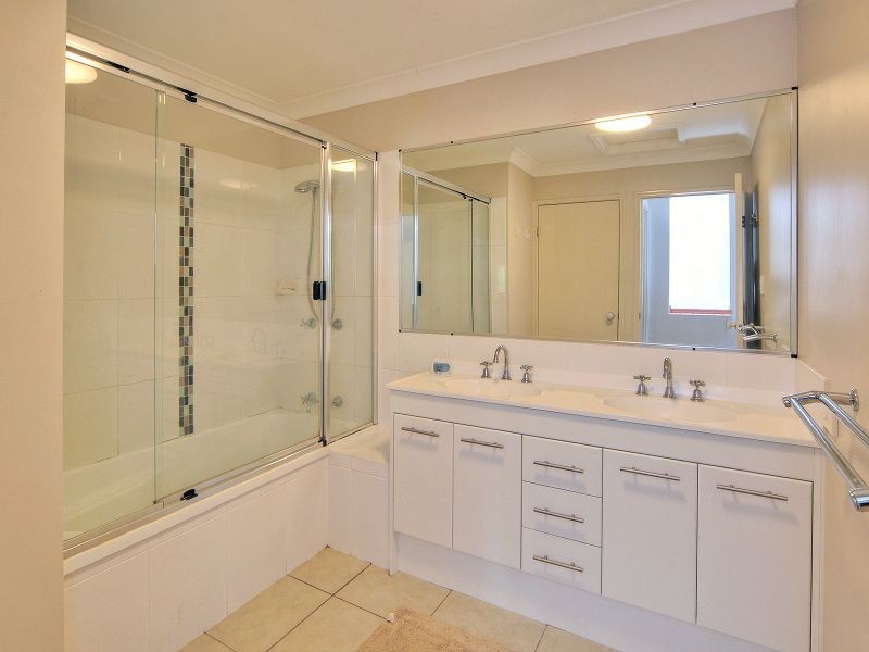 4 Lloyd Bird Crescent, Springfield Lakes QLD 4300