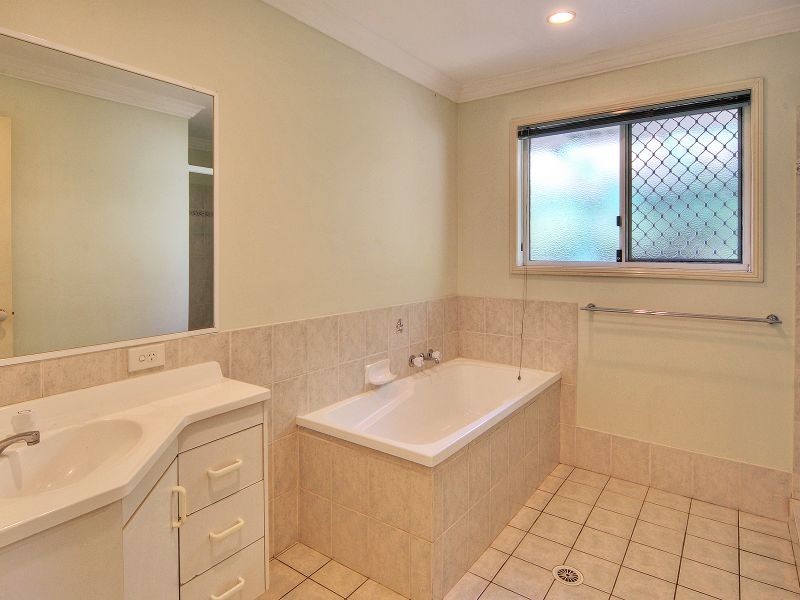 6 Selwyn Close, Forest Lake QLD 4078