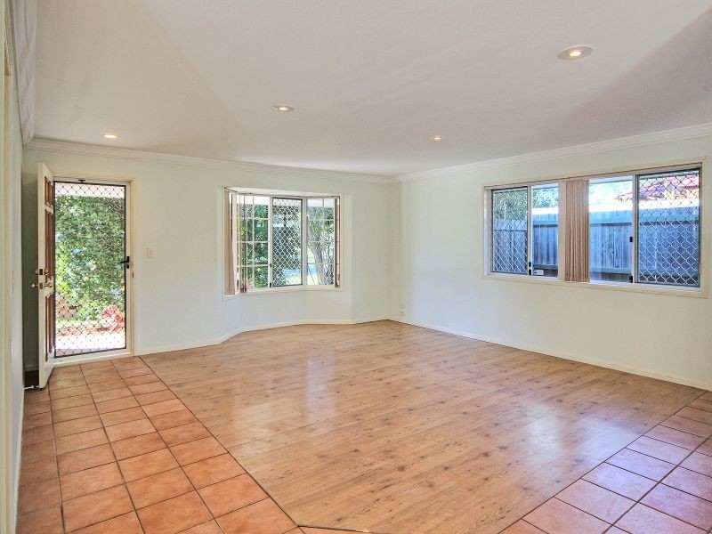 6 Selwyn Close, Forest Lake QLD 4078