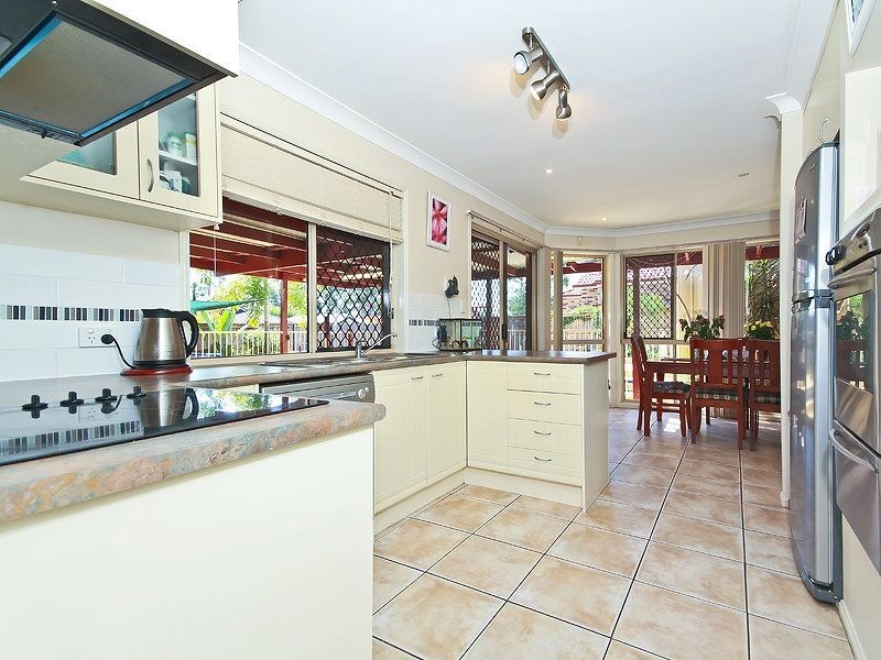 2 Blenheim Close, Forest Lake QLD 4078