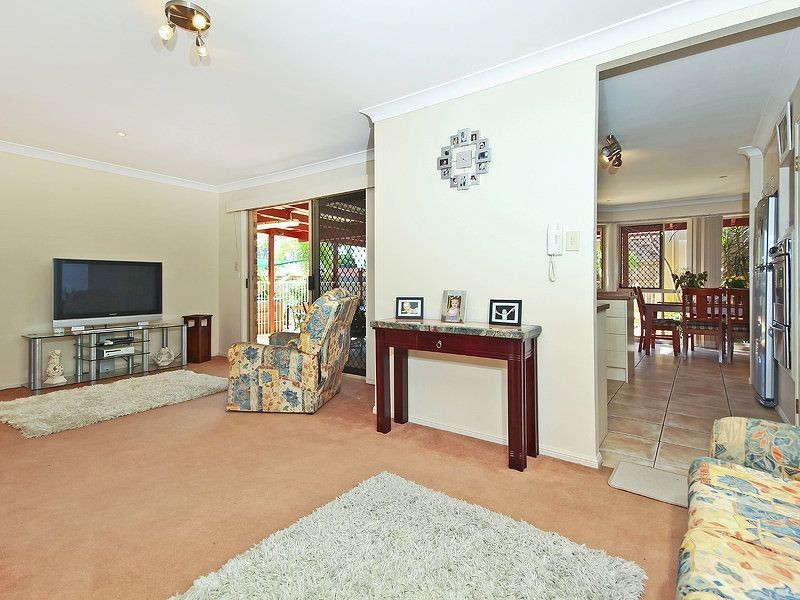 2 Blenheim Close, Forest Lake QLD 4078
