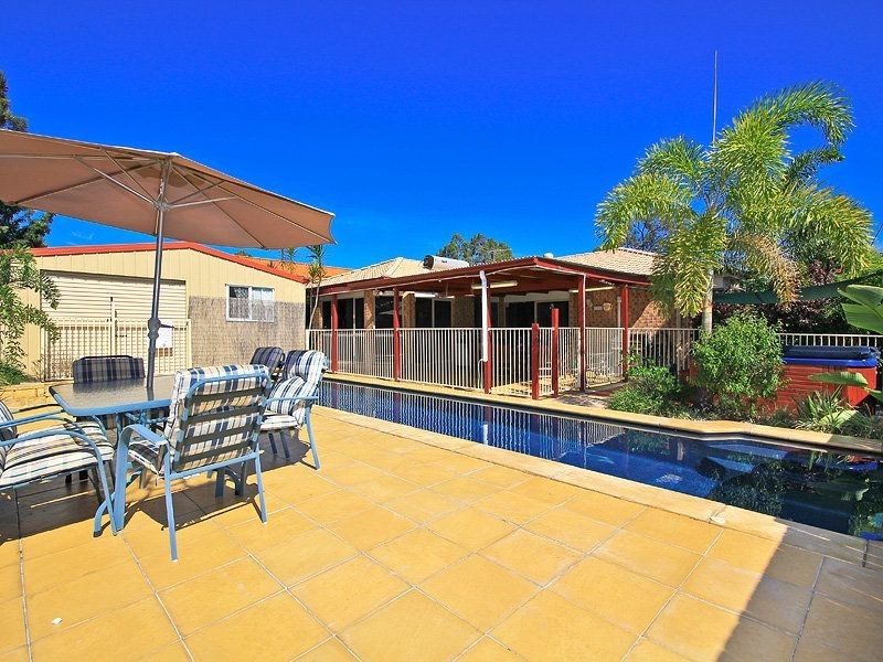 2 Blenheim Close, Forest Lake QLD 4078