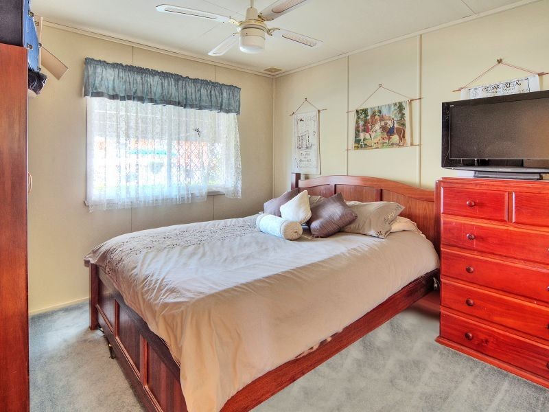 8 Yarraga Avenue, Carole Park QLD 4300