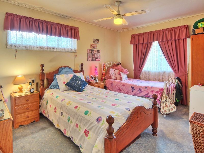 8 Yarraga Avenue, Carole Park QLD 4300