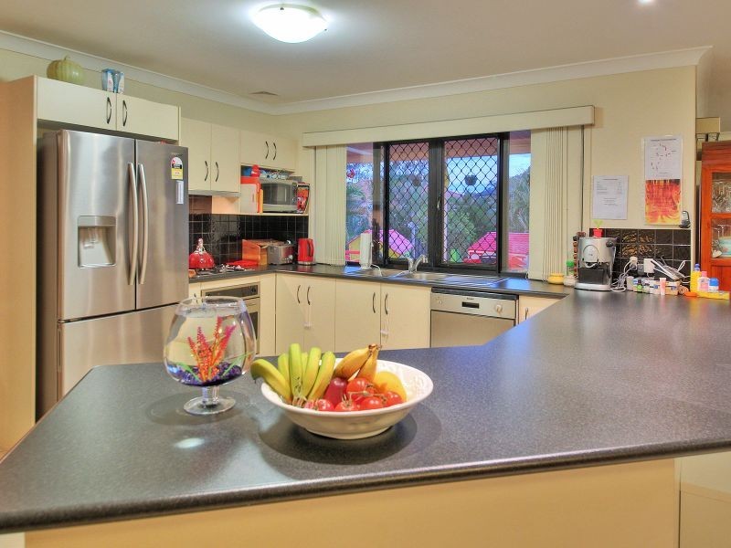 4 Hamilton Close, Forest Lake QLD 4078