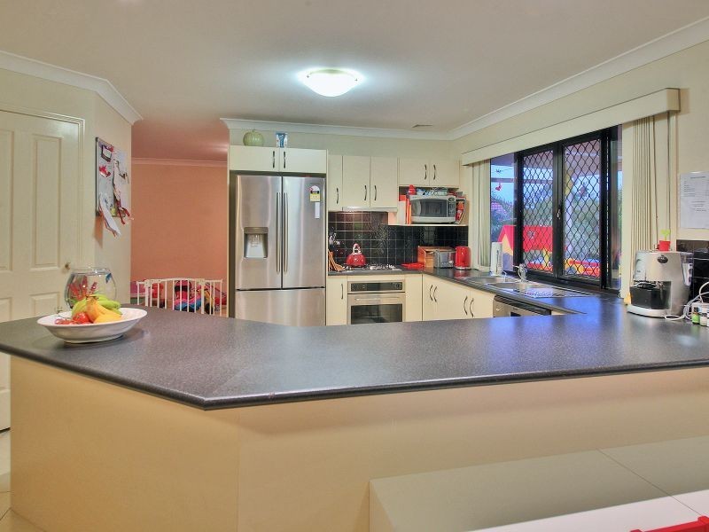 4 Hamilton Close, Forest Lake QLD 4078