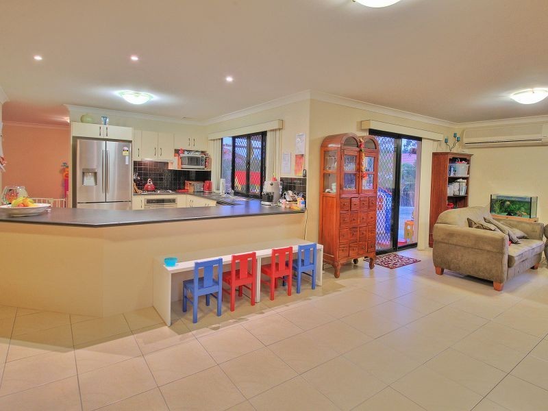 4 Hamilton Close, Forest Lake QLD 4078